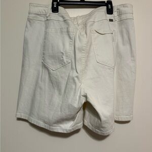 1822 Denim Women's White Jean Shorts